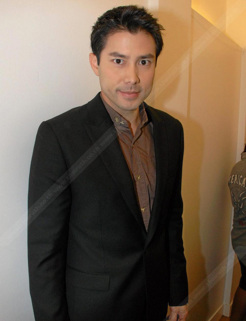 สมาร์ท กฤษฎา รับบทเป็น ดร.อนิรุทธิ์