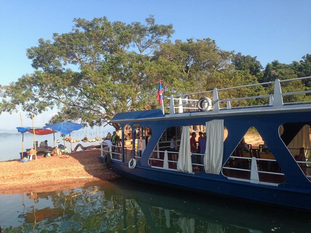 จุดแวะซื้อผลิตภัณฑ์ฝีมือนักโทษลาว