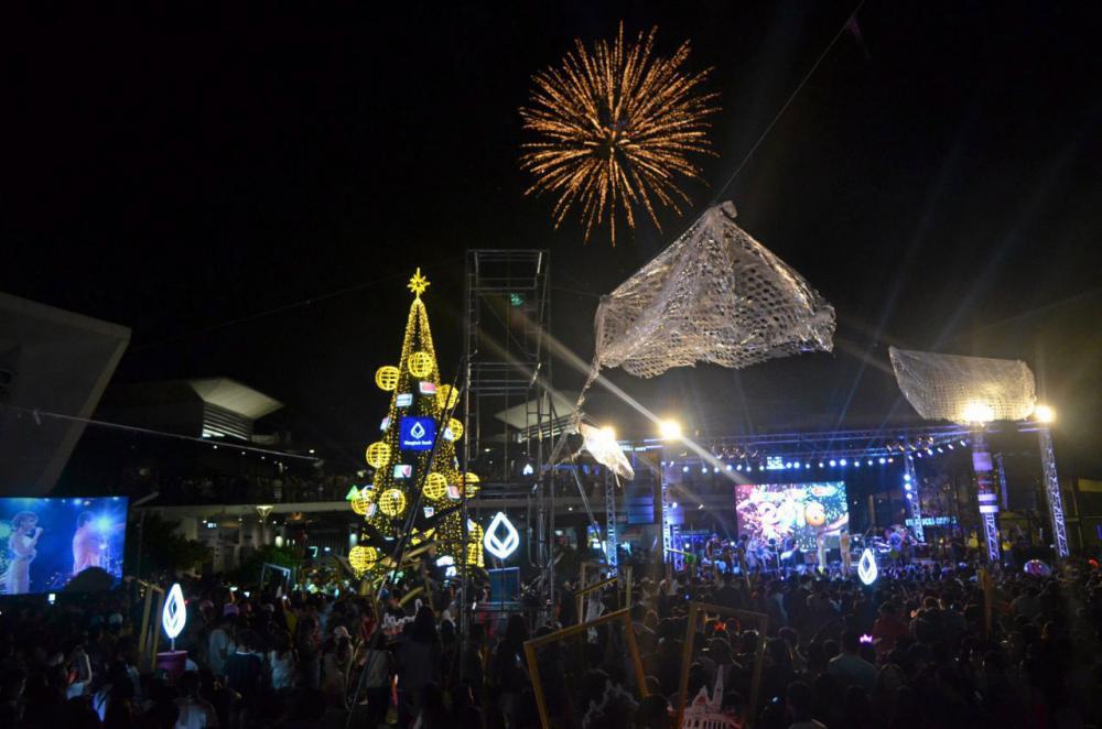 ที่ CDC แถวโชคชัย4 เคาท์ดาวน์กับเขาเหมือนกัน
