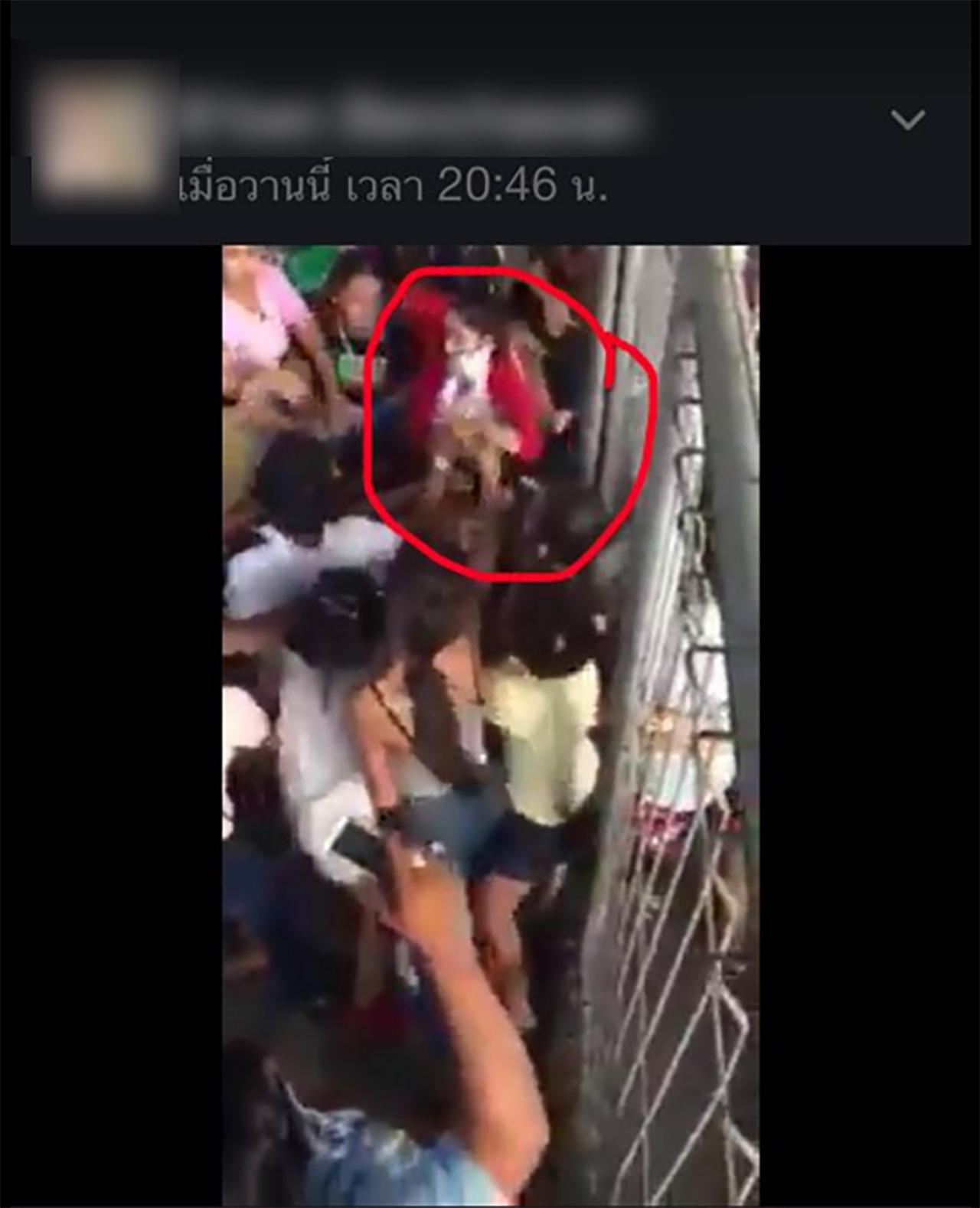 ชาวเน็ตบอกว่า ผู้หญิงเสื้อแดง มีแมสปิดหน้า คือแพท ณปภา