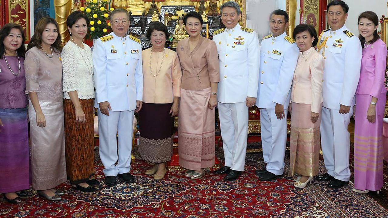 กฐินพระราชทาน ชัยสิริ อนะมาน ที่ปรึกษา รมว.ต่างประเทศ เป็นประธานในพิธีถวายผ้าพระกฐินพระราชทาน ณ วัดอานันทเมตยาราม สิงคโปร์ มีบรรสาร บุนนาค ออท. ณ สิงคโปร์ ร่วมพิธีด้วย.