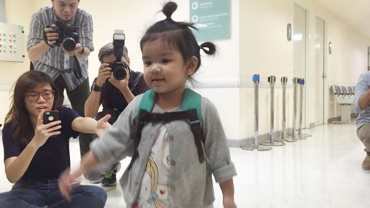 น้องมะลิ ทักทายสื่อมวลชนพี่จ๋าแฟนคลับ