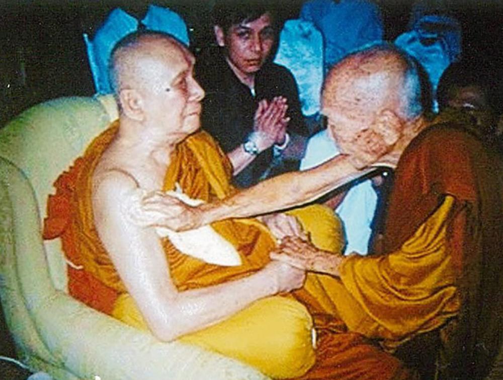 หลวงปู่บุญมีเช็ดพระวรกายสมเด็จสังฆราช