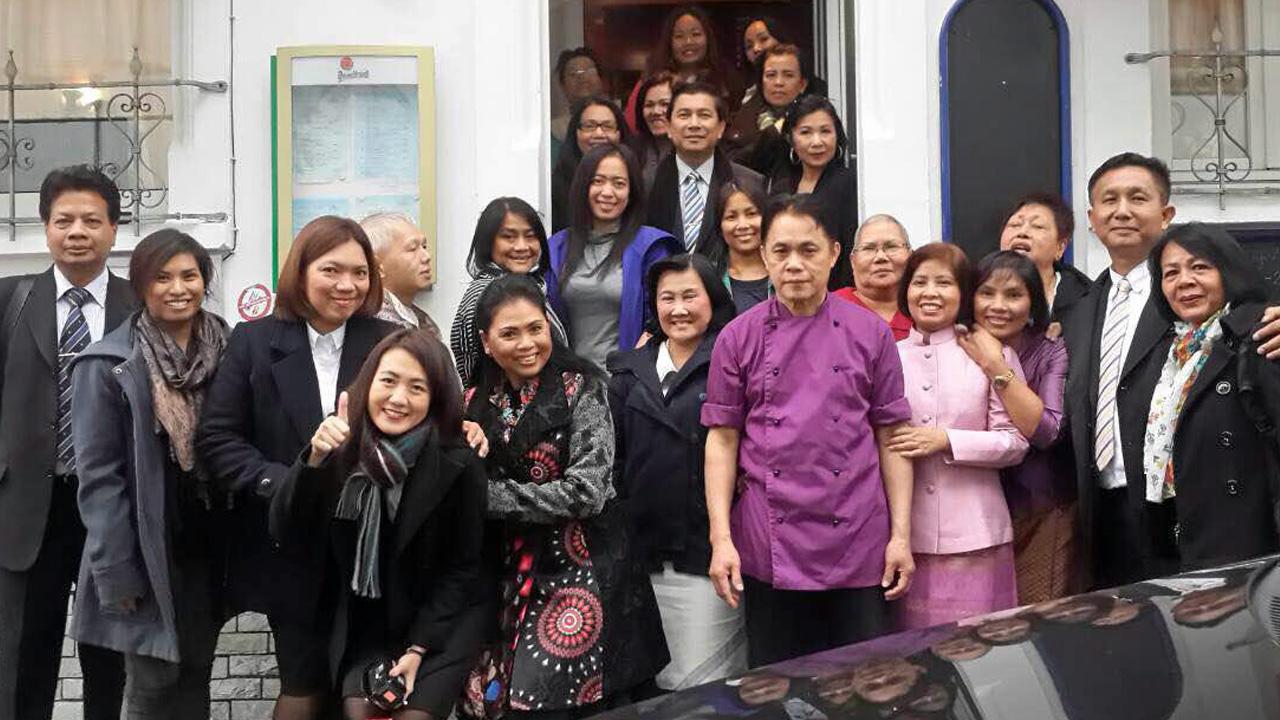 เยี่ยมให้กำลังใจ ไมตรี อินทุสุต ปลัดกระทรวงการพัฒนาสังคมและความมั่นคงของมนุษย์ ไปเยี่ยมให้กำลังใจเครือข่ายชาวไทยในนครแฟรงก์เฟิร์ต เยอรมนี และใกล้เคียง ที่สถานกงสุลใหญ่ ณ นครแฟรงก์เฟิร์ต เมื่อวันก่อน.