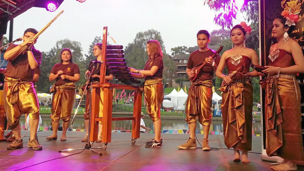 คนชื่นชอบ ททท.สนง.ซิดนีย์ จัดการแสดงศิลปวัฒนธรรมไทย ในงาน “ลอยกระทง พารามัตตา” ออสเตรเลีย ชาวต่างประเทศชื่นชอบกันมาก โดยเฉพาะการแสดงโปงลาง ที่สร้างความประทับใจแก่ผู้ชม.