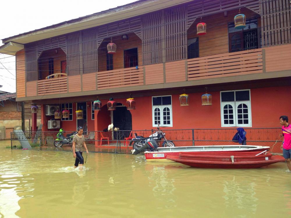 บ้านเรือนของชาวบ้านที่ อ.สุไหงโก-ลก ได้รับผลกระทบ 6 ชุมชน