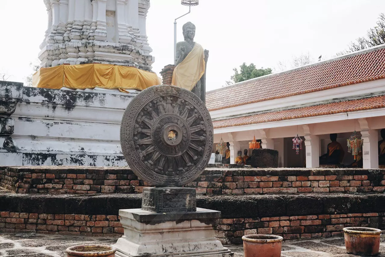 เข้มขลัง มีพลัง งามธรรมชาติจัดสรร วัดมหาธาตุฯ จ.ราชบุรี