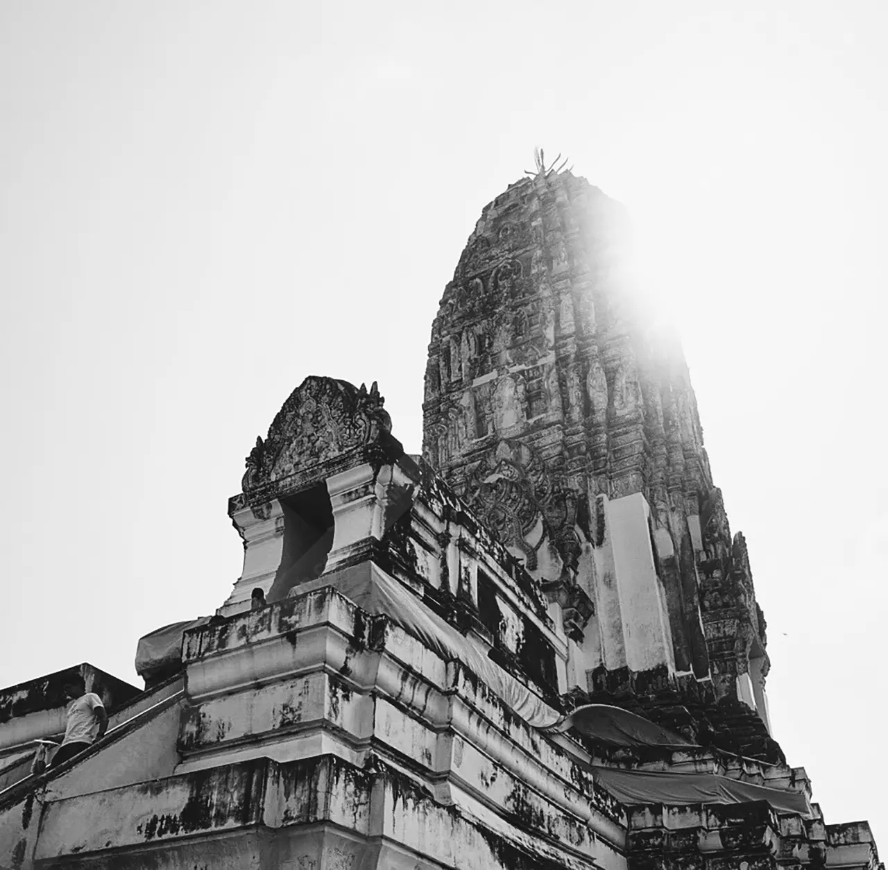 เข้มขลัง มีพลัง งามธรรมชาติจัดสรร วัดมหาธาตุฯ จ.ราชบุรี