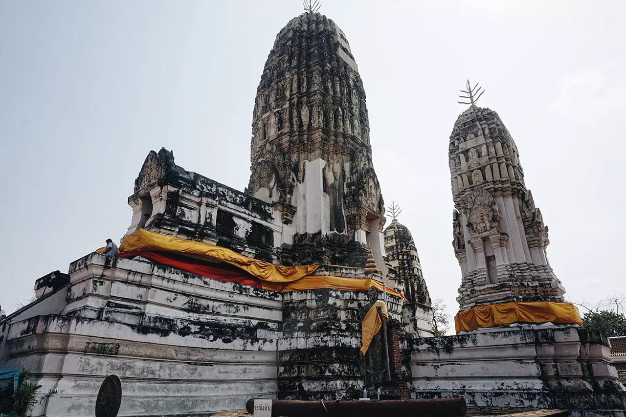 เข้มขลัง มีพลัง งามธรรมชาติจัดสรร วัดมหาธาตุฯ จ.ราชบุรี