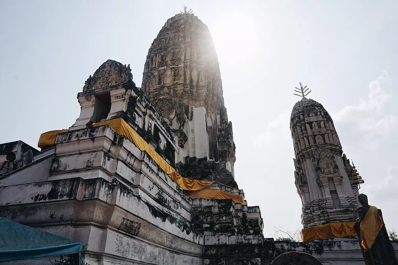 เข้มขลัง มีพลัง งามธรรมชาติจัดสรร วัดมหาธาตุฯ จ.ราชบุรี