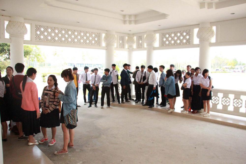 กลุ่มนักศึกษามหาวิทยาลัยราชภัฏพิบูลสงครามพิษณุโลก เดินทางไปยื่นหนังสือร้องเรียนขอความเป็นธรรม ต่อ พล.ต.ท.ชนสิษฎ์ วัฒนวรางกูร ผบช.ภ.6