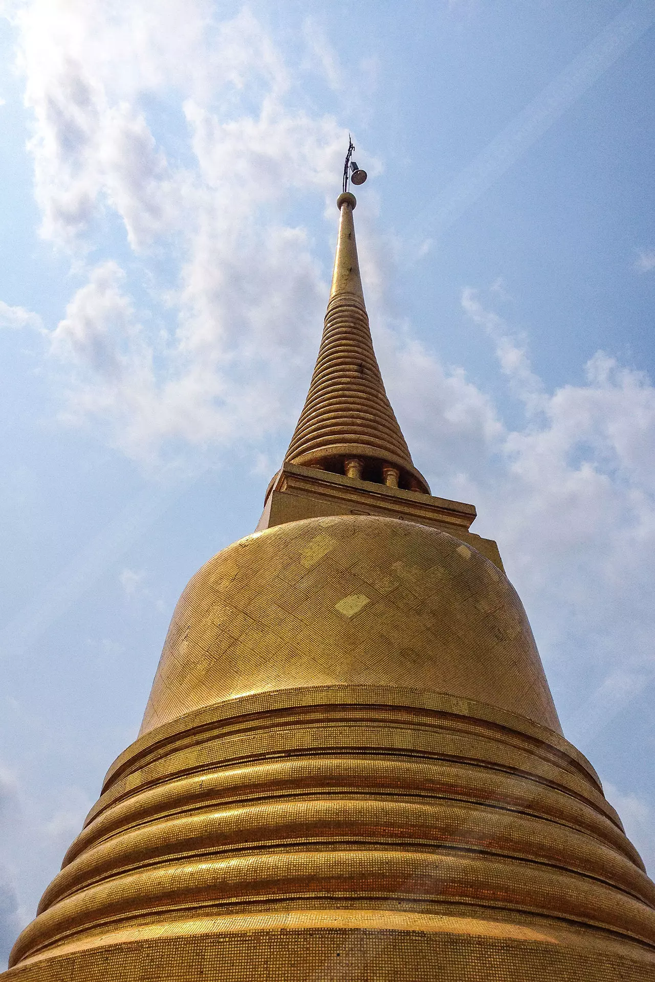อิ่มบุญปีใหม่ไทย! ไหว้พระ 9 วัด เสริมมงคลวันสงกรานต์
