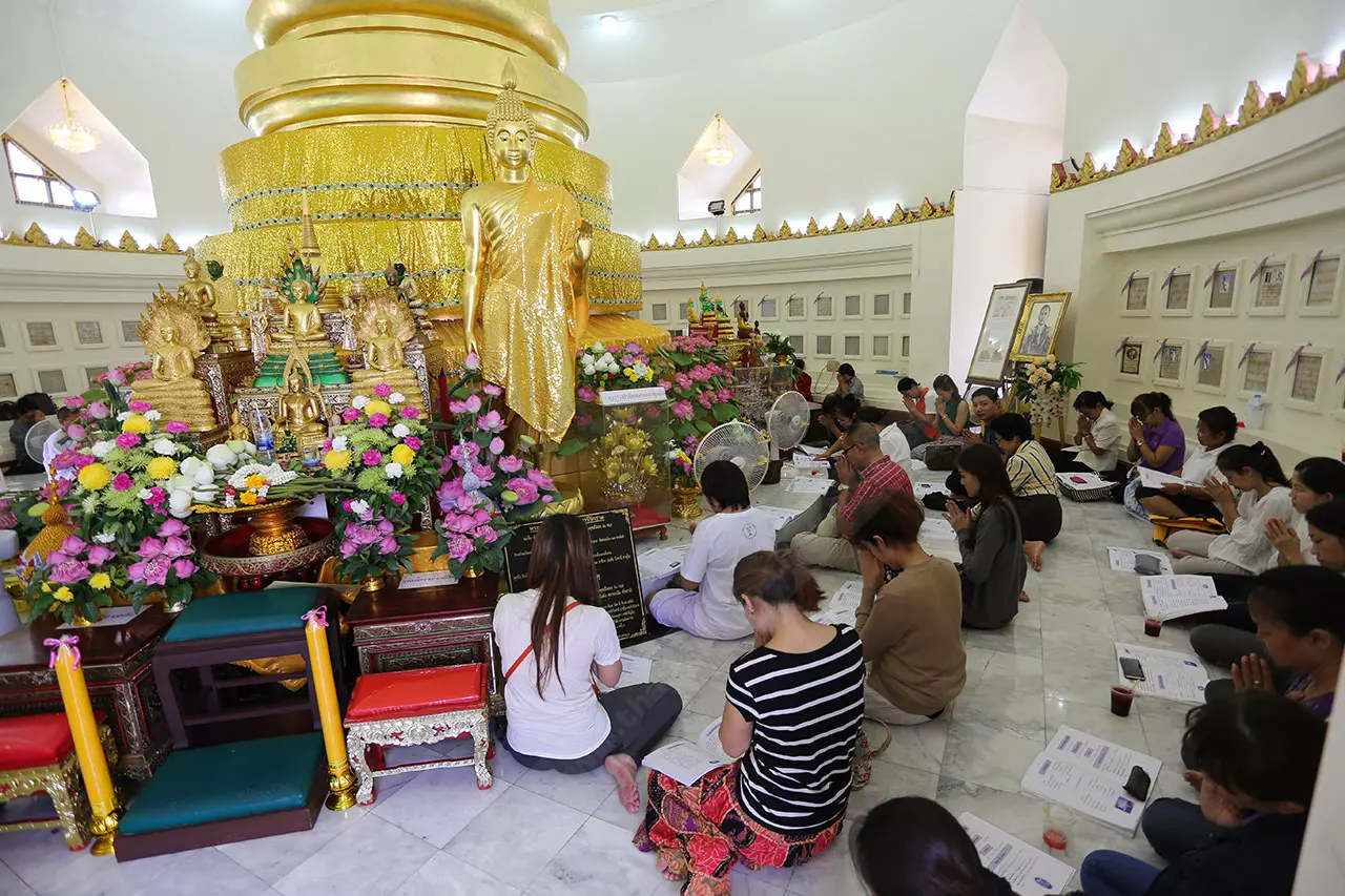 อิ่มบุญปีใหม่ไทย! ไหว้พระ 9 วัด เสริมมงคลวันสงกรานต์