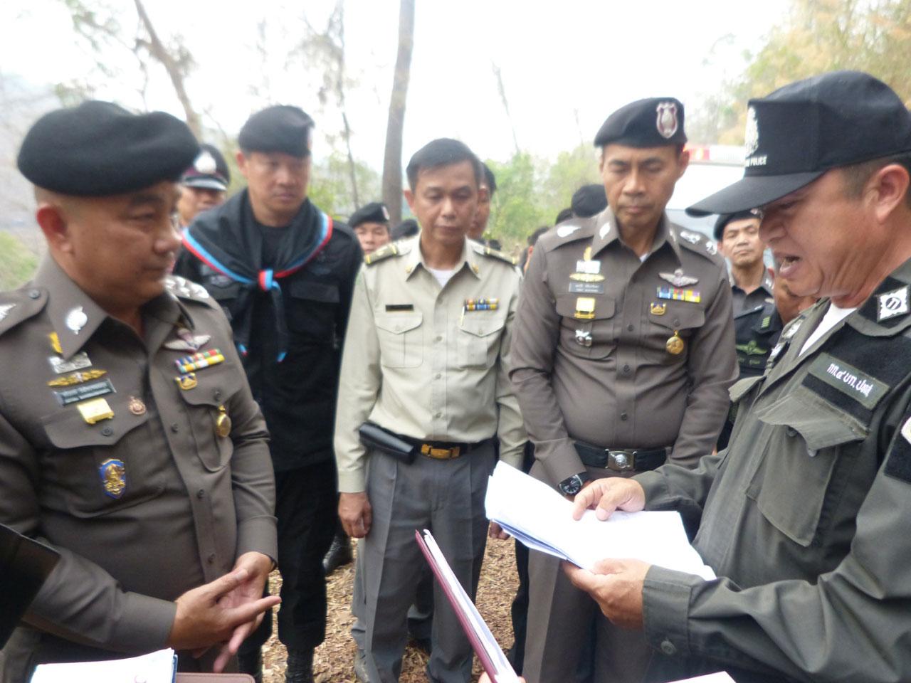 พล.ต.อ.ศรีวราห์ รังสิพราหมณกุล รอง ผบ.ตร. เดินทางพร้อมจนท.ที่เกี่ยวข้องลงพื้นที่ตรวจสอบข้อมูลอย่างละเอียด กรณีตัดไม่โดยไม่ได้รับอนุญาต