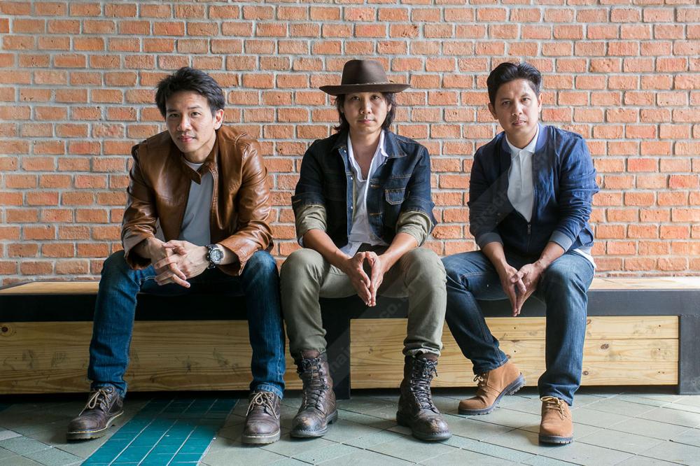 พอสเริ่มต้นจาก 4 หนุ่มที่มีใจรักในการเล่นดนตรีมารวมตัวกัน