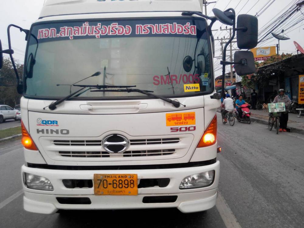 รถบรรทุกพ่วง 18 ล้อคู่กรณี