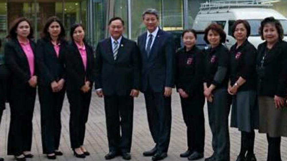 เยี่ยมเยียน พล.ต.อ.อดุลย์ แสงสิงแก้ว รมว.การพัฒนาสังคมฯ ไปเยี่ยมสถานเอกอัครราชทูต ณ กรุงโตเกียว ญี่ปุ่น เพื่อรับฟังปัญหาของชาวไทย บรรสาน บุนนาค ออท.ณ กรุงโตเกียว นำตัวแทนชุมชนไทยมาให้ข้อมูลปัญหาต่างๆ.