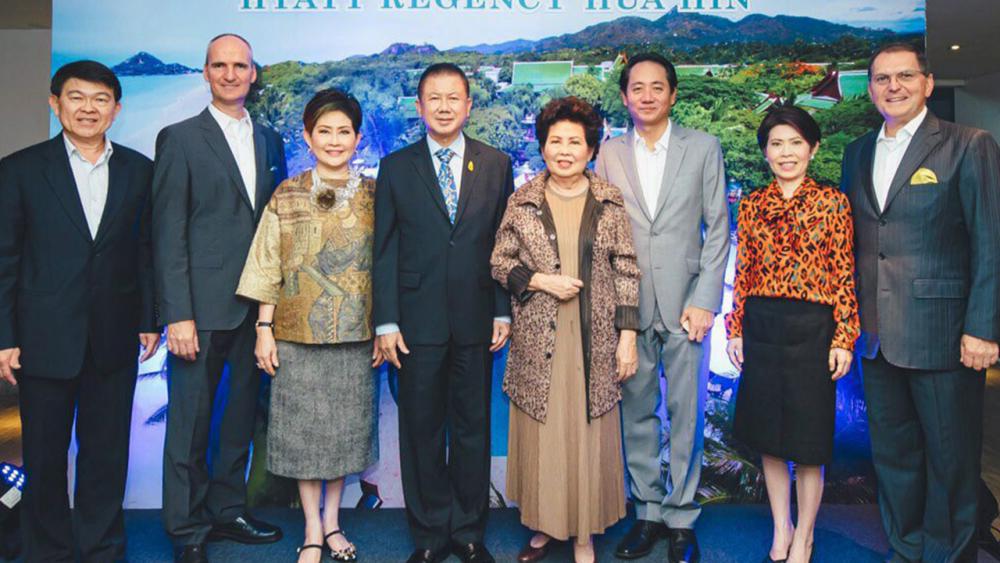 เวลคัม จรรย์สมร วัธนเวคิน และ กอร์ดอน ฟูลเลอร์ จัดงานเลี้ยงต้อนรับ คริสเตียน วูร์ม ผจก.ใหญ่คนใหม่ของ รร.ไฮแอท รีเจนซี่ หัวหิน พร้อมเลี้ยงส่ง แซมมี่ คาโรลุส โดยมี สนั่น-คุณหญิงณัฐิกา อังอุบลกุล และ สุขกาญจน์ วัธนเวคิน มาร่วมงานด้วย ที่โรงแรมแกรนด์ ไฮแอท เอราวัณ วันก่อน.