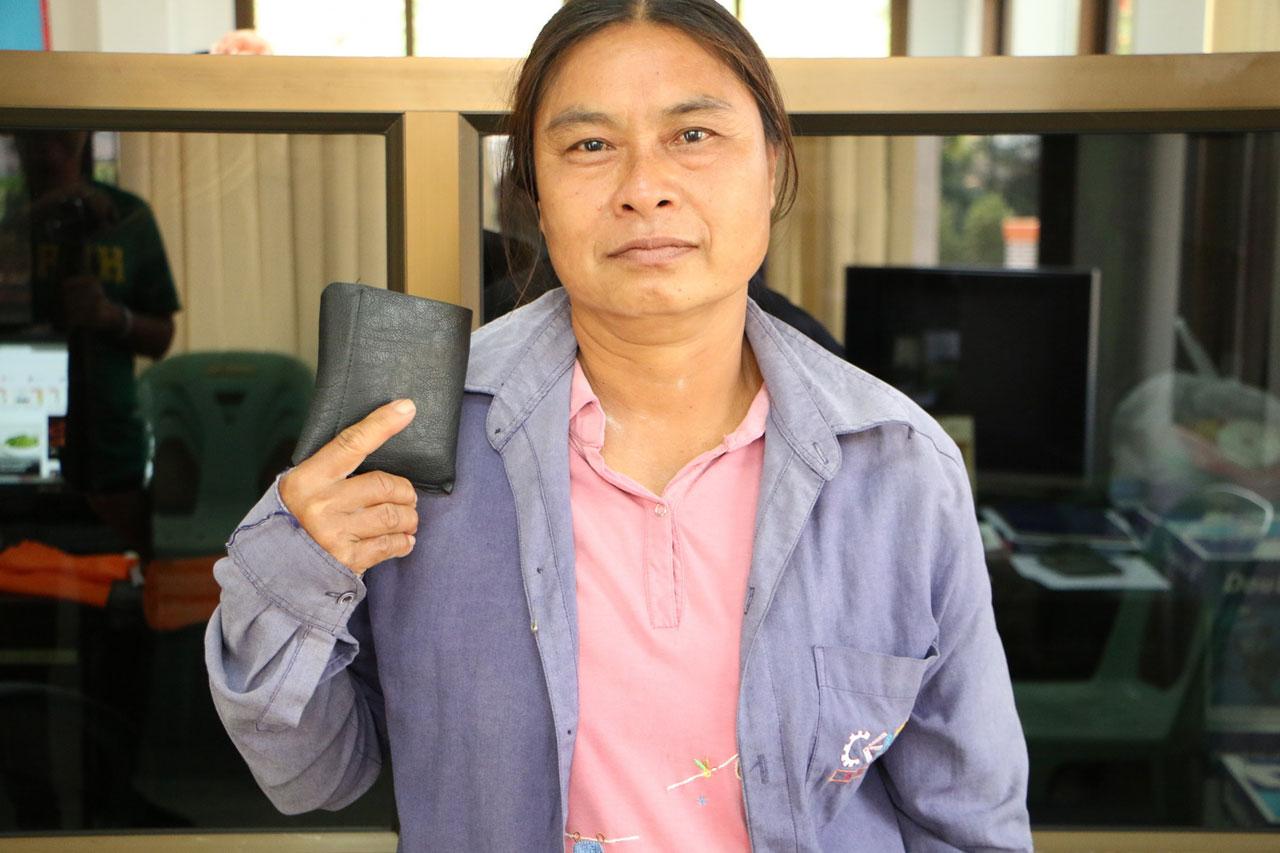 นางประไพ คงอรุณ อายุ 49 ปี พลเมืองดี ผู้เก็บกระเป๋าเงินส่งคืนเจ้าของ