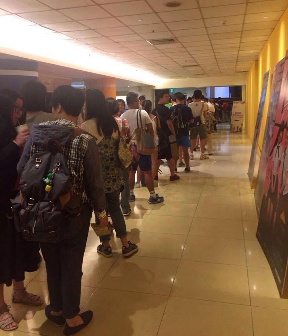 ชาวไต้หวันเข้าคิวของบัตรเข้าชมภาพยนตร์ไทยยาวเหยียด