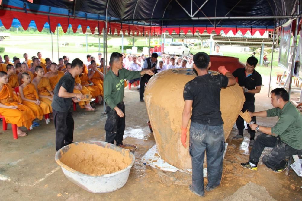 ช่วยชาวบ้านปั่นโอ่งเก็บน้ำ หวังแก้ปัญหาภัยแล้งในอนาคต ที่เกิดซ้ำซาก