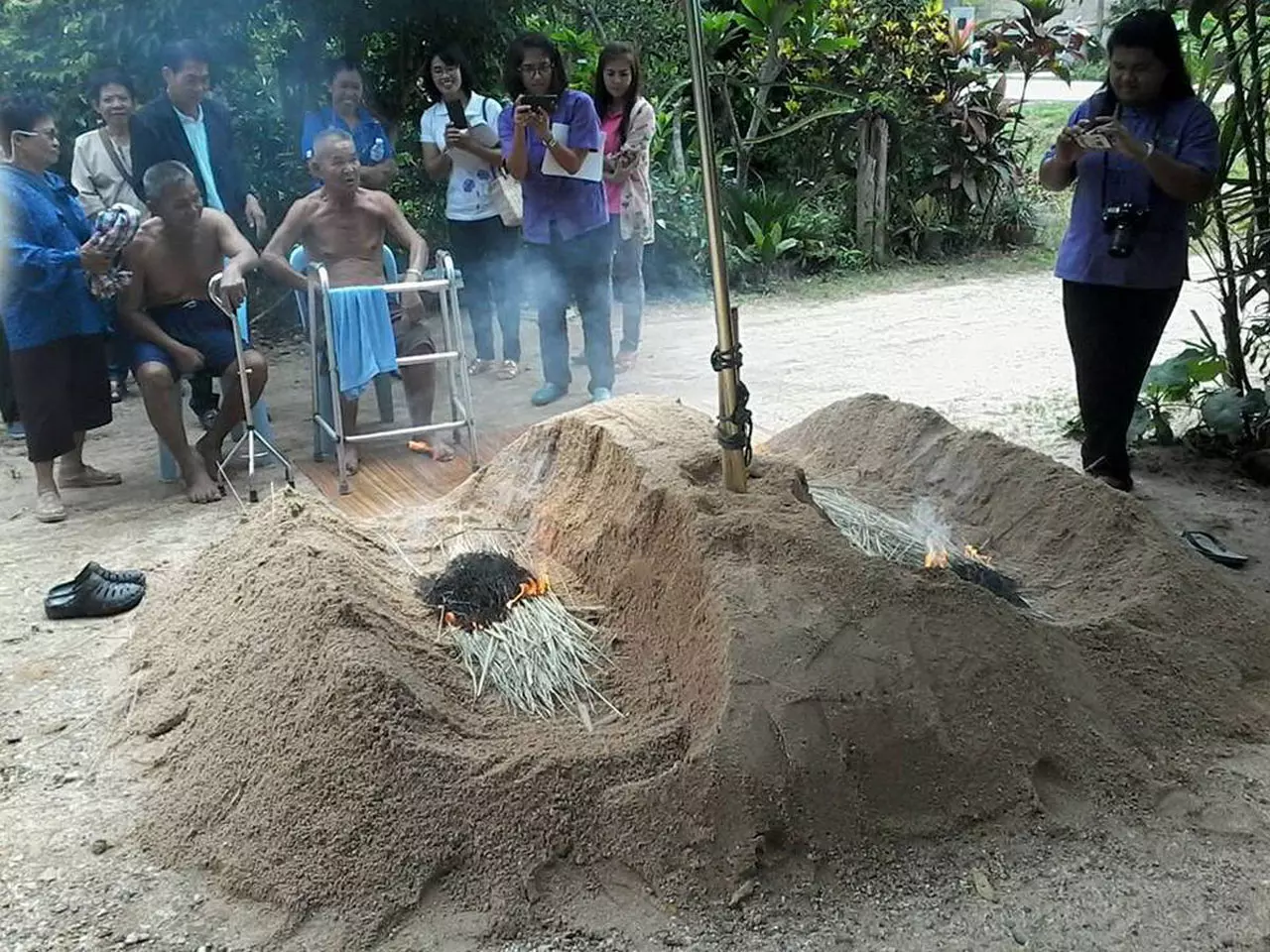 ทึ่งหมอแผนไทย “ฝังทราย” รักษาป่วยอัมพฤกษ์ อัมพาต