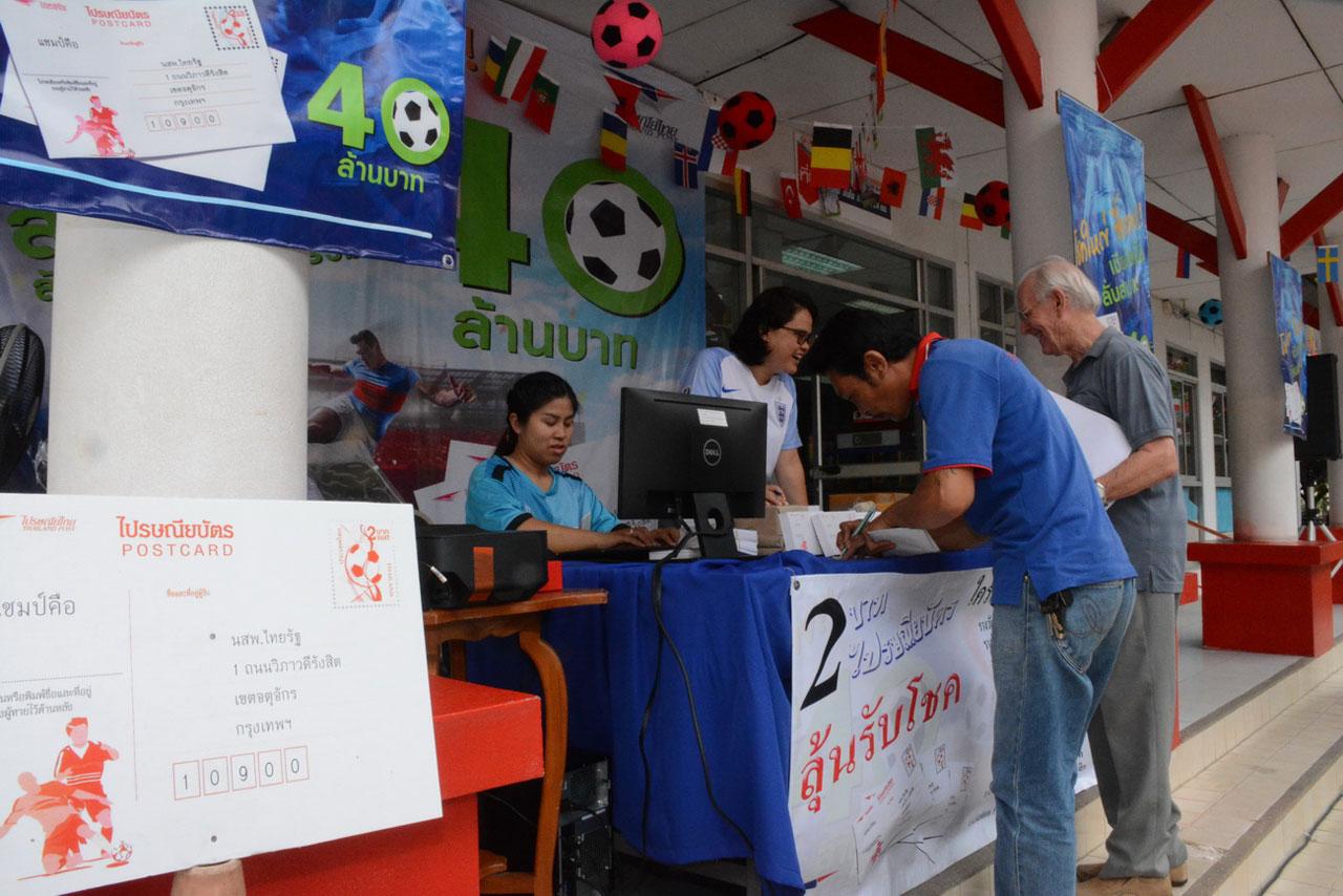 ที่ทำการไปรษณีย์เชียงใหม่มีการตกแต่งสถานที่ทำงานเต็มไปด้วยกลิ่นอายของฟุตบอลยูโร