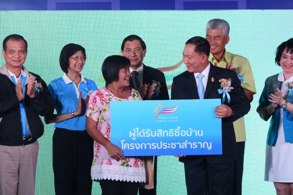 รมว.พม.เป็นประธานจับสลากผู้ได้สิทธิคนแรก ในโครงการบ้านเอื้ออาทรประชาสำราญเขตหนองจอก
