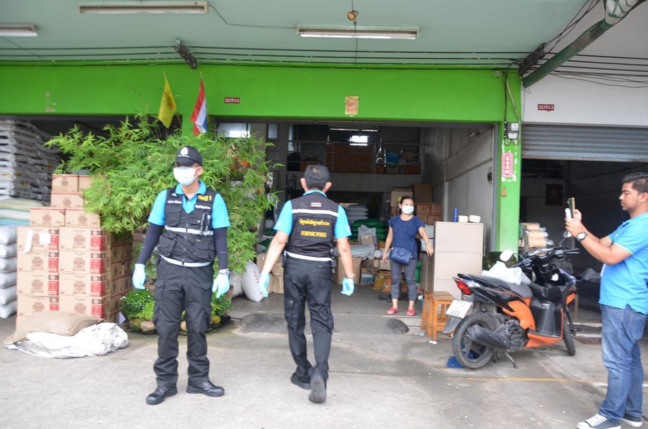 พฐ. ลงพื้นที่หาหลักฐานสาเหตุเพลิงไหม้ หลังตลาดไท