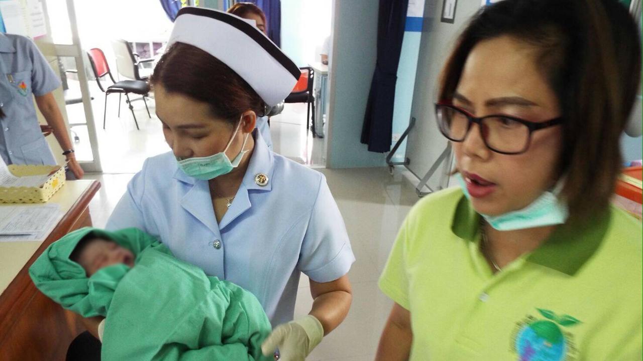 ทารกเพศหญิงอ้วนจ้ำม่ำ น้ำหนัก 3,800 กรัม ร่างกายสมบูรณ์แข็งแรง