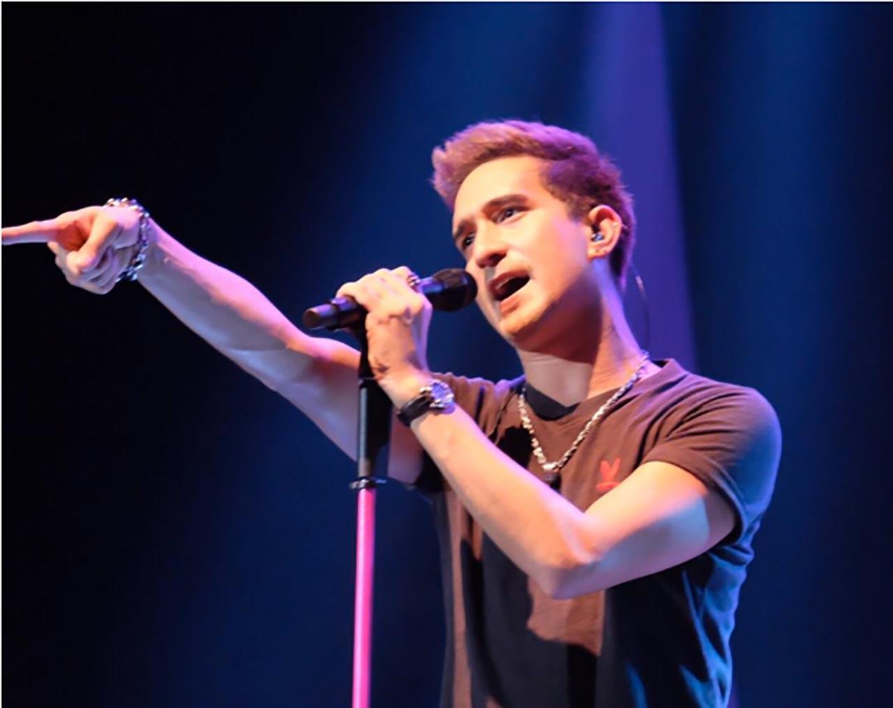 เป็นนักร้องร้องเพลงกลางคืนอยู่ที่ โรงเบียร์เยอรมันตะวันแดง สาขาแจ้งวัฒนะ