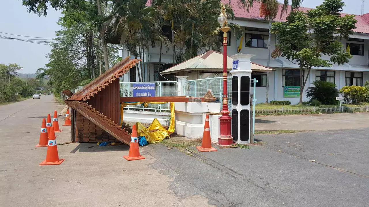 พายุฤดูร้อนถล่ม! สุโขทัยอ่วม บ้านพัง 700 หลัง -แพร่ ต้นไม้ล้มระนาว