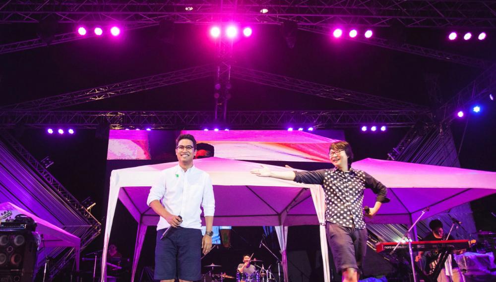 ลิปตา กับเพลงชิลๆ เข้ากับบรรยากาศเย็นสบายริมทะเล