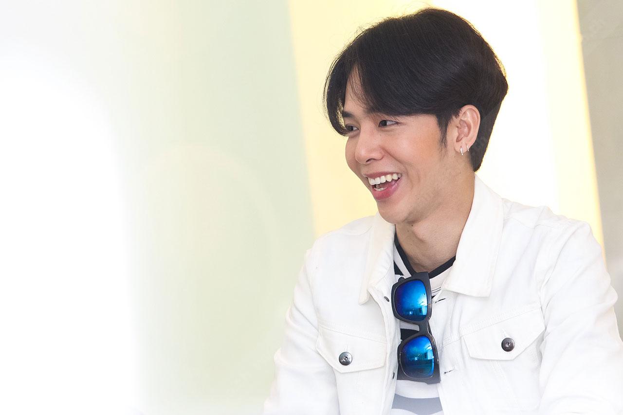 ลักษณะผู้ชายที่นู่นจะนุ่มนิ่ม หวานๆ หน้าตาหวานๆ พอเราไปอยู่ที่นู่นมันก็เลยดูกลมกลืน