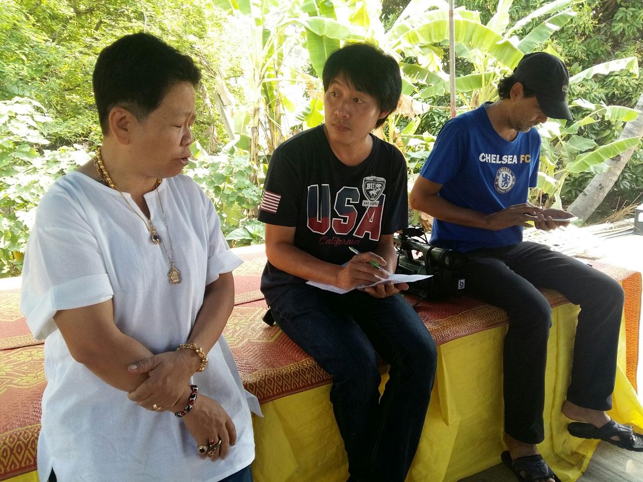 นางสาวเงิน ลายเขียว อายุ 54 ปี ร่างทรงของเจ้ากรอกแก้ว เจ้าพ่อปู่เจ้าพ่อส่าง และเจ้าสร้อย