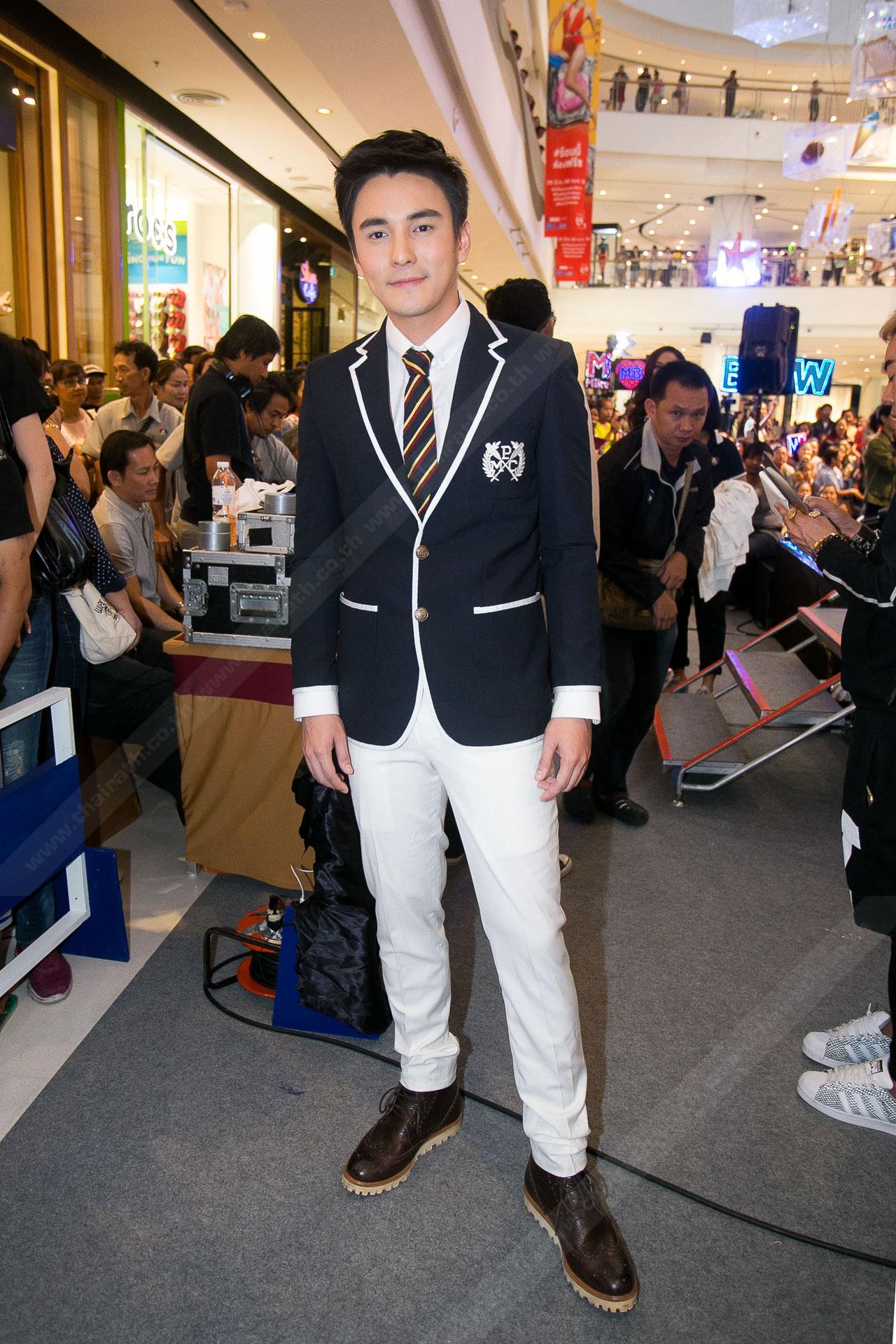 เห็นผมเป็นพระเอกแบบนี้แต่ตัวจริงผมเป็นคนเรียบง่ายนะครับ
