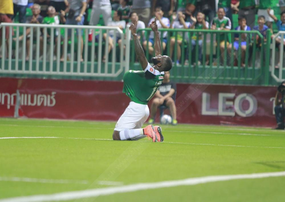 ลาซารัส คาอิมบี ดีใจหลังยิงให้บีจีขึ้นนำ 1-0
