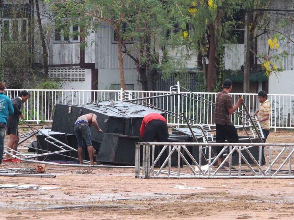 ชาวบ้านเร่งซ่อมแซมบ้านเรือนที่เสียหาย