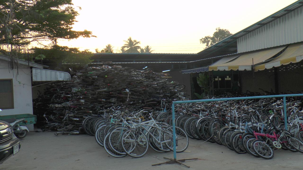สภาพโกดังเก็บรถจักรยานมือสอง จ.ตาก ไฟไหม้