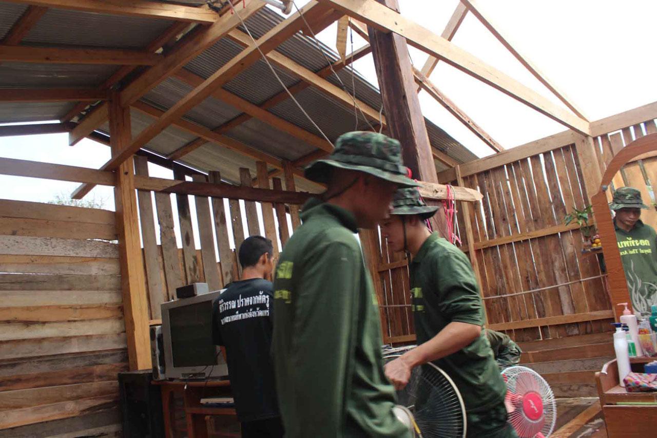 กองพันทหารม้าที่ 12 อ.เด่นชัย ได้ส่งกำลังทหารเข้าดูแลและช่วยเหลือชาวบ้านที่เดือดร้อน