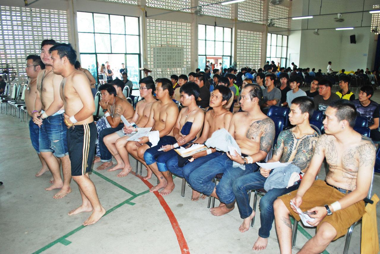ชายฉกรรจ์ หนุ่มไทย วัยเกณฑ์หาร
