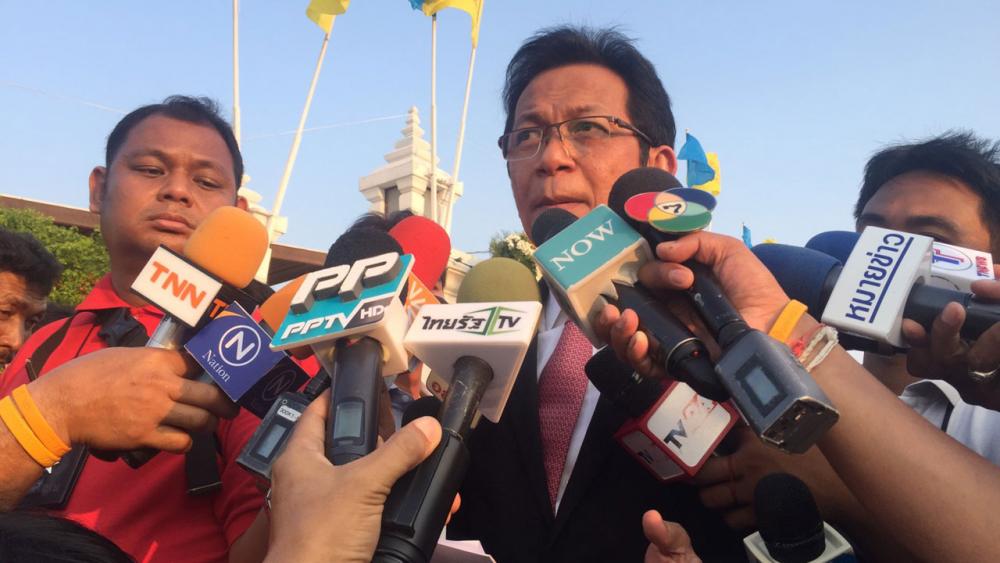 นายนรินท์พงศ์ จินาภักดิ์ ทนายความของนายวัฒนา เมืองสุข