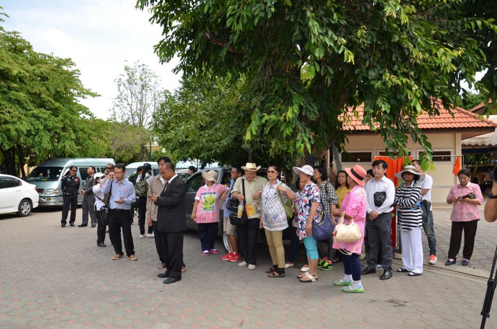 เครือข่ายพิทักษ์พุทธ พร้อมด้วยกลุ่มชาวพุทธ จำนวนกว่า 20 คน มายื่นหนังสือต่อพระเทพมหาเจติยาจารย์ เจ้าคณะจังหวัดนครปฐม