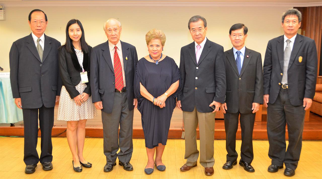 รู้ไว้ก่อน ดร.สฤต สันติเมทนีดล จัดฝึกอบรมหลักสูตรเรื่อง “การเตรียมตัวเข้าร่วมประชุมระหว่างประเทศ” พร้อมฟังบรรยายจาก เกริกไกร จีระแพทย์, ดร.วิชัย ตันศิริ และ ชรินทร์ หาญสืบสาย โดยมี ลตานต์ ไชยพฤกษ์กุล มาร่วมฟังด้วย ที่สำนักงาน ก.พ. วันก่อน.