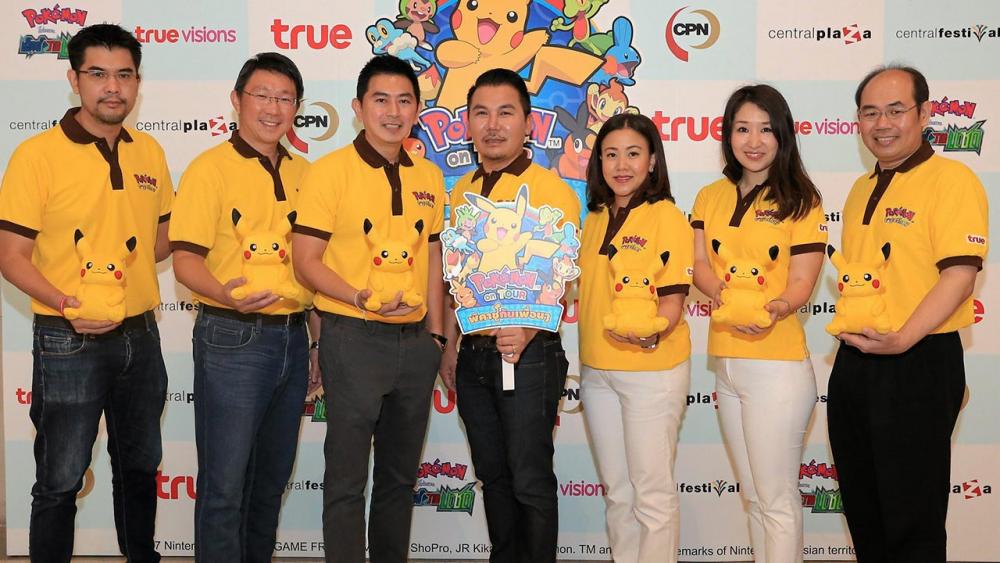 รอชม กันตภณ ผาณิตรัตน์ และ ธีรศักดิ์ อรุณเริ่มวัฒนะ แถลงข่าวการจัดงาน “Pokemon on Tour” การแสดงโชว์ตัวการ์ตูนพิคาชูและผองเพื่อนโปเกมอนในศูนย์การค้าของซีพีเอ็น 9 แห่ง โดยมี วรยุทธ ถาวรผาสุข และ ธานินทร์ ติรณสวัสดิ์ มาร่วมงานด้วย ที่เซ็นทรัลเวิลด์ วันก่อน.