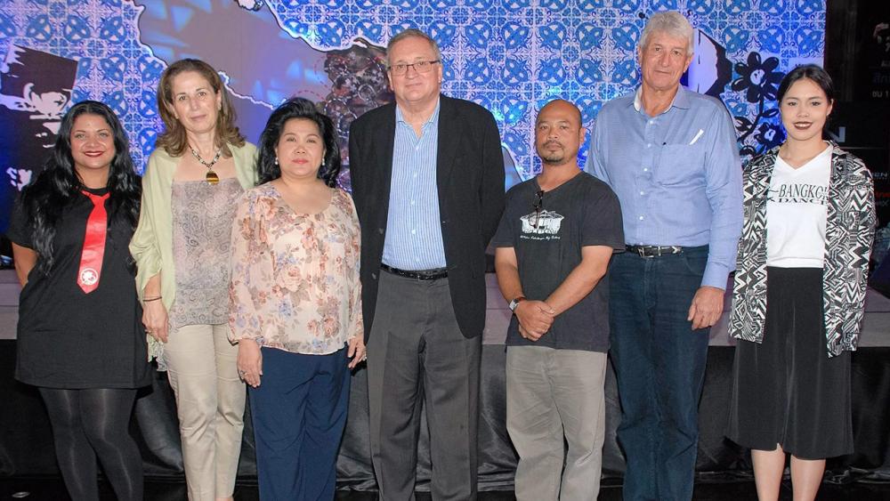 เพลิดเพลิน พอล โรบิลลิอาร์ด ทูตออสเตรเลีย เปิดงาน ฉลองสัปดาห์แห่งการปรองดองออสเตรเลีย พร้อมจัดการแสดงฮิปฮอปและสตรีทอาร์ต โดยมี ฮานาน โรบิลลิอาร์ด, วัลลภา ปัจฉิมสวัสดิ์, นวินดา ปัจฉิมสวัสดิ์ และ ลี สก็อต เคมมิส มาร่วมงานด้วย ที่สยามพารากอน วันก่อน.