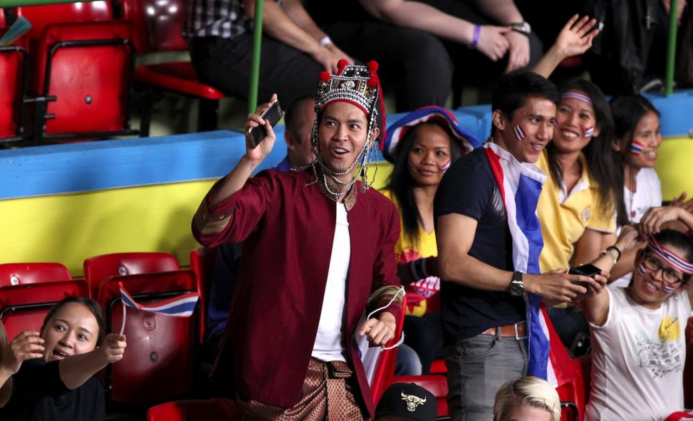 กองเชียร์ชาวไทยมาให้กำลังใจทัพลูกยางสาวไทยถึงสวิตเซอร์แลนด์
