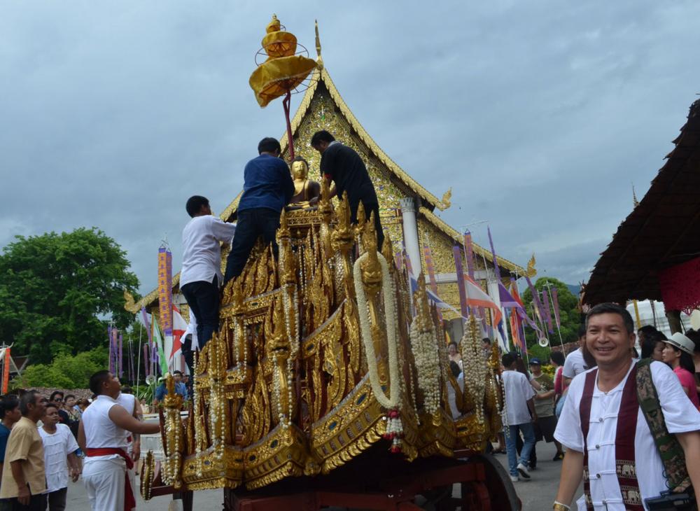 อัญเชิญพระพุทธรูปฝนแสนห่า ให้ชาวเชียงใหม่ สรงน้ำ