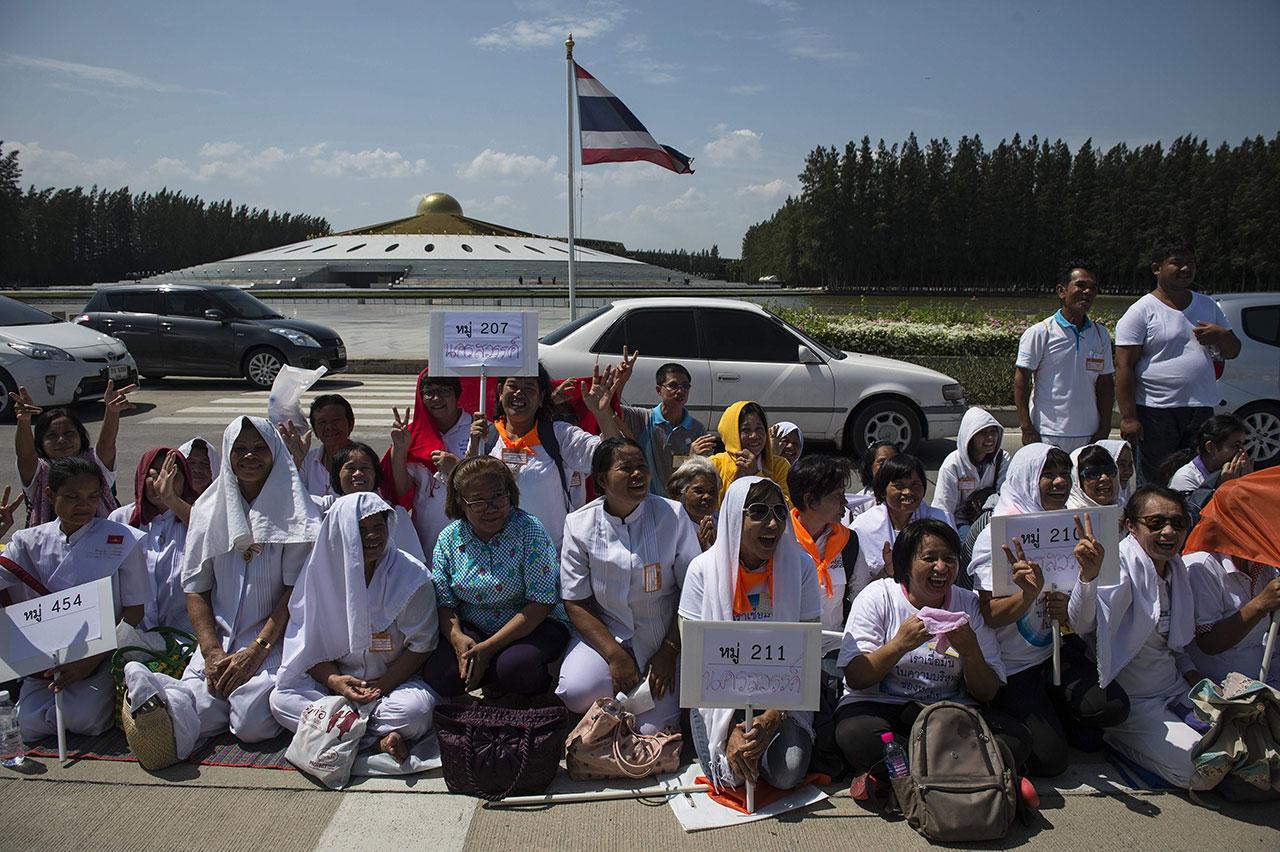 กลุ่มผู้ศรัทธาวัดพระธรรมกาย