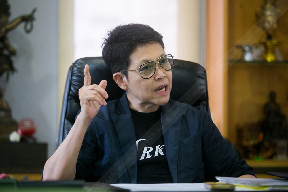 บทประพันธ์เรื่องนางทาส มันมีแค่ 28 หน้า มันมีแต่โครง เรายึดชื่อเรื่องและตัวละครหลัก ส่วนต่างๆ เราสามารถแต่งเติมได้หมด